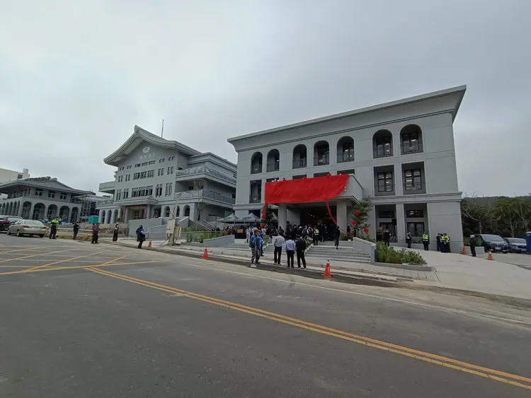 三義慈濟中醫院大樓外觀。苗栗縣政府提供