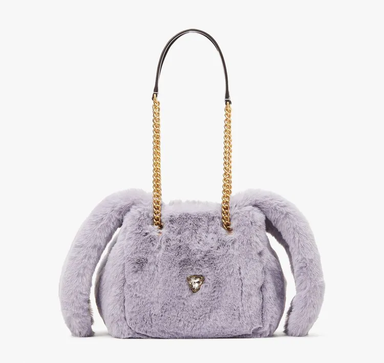 兔年限定fluff兔子造型人造皮草鍊帶包，1萬7100元。品牌提供