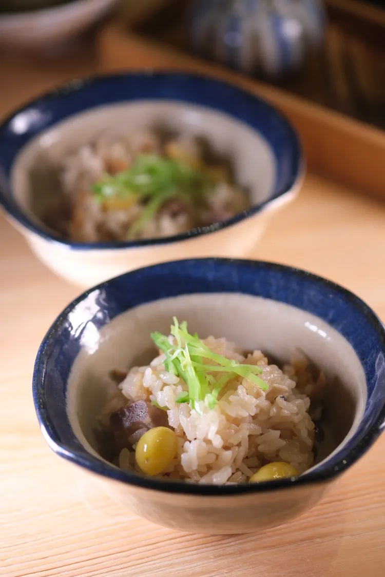 還有以台灣栗子、金璟雞腿、銀杏等烹煮的「栗香雞肉釜飯」，增添飽足感，每人將有一碗份量。陳志淵攝