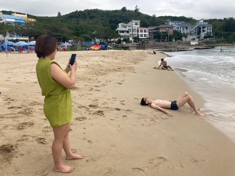 與友人到墾丁玩的台中民眾，拍照留念。陳宏銘攝