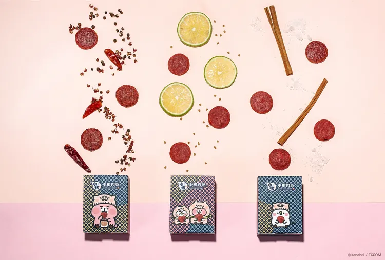 水根肉乾x卡娜赫拉的小動物聯名禮盒，一次收納原味、檸檬及⻘花椒圓燒豬⾁乾等三款水根暢銷口味肉乾。業者提供