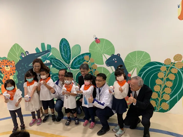 非營利幼兒園減輕家長的育兒負擔。市府提供