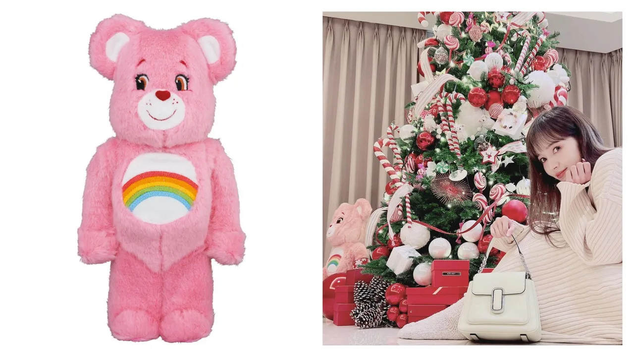 侯佩岑家里的圣诞树下坐著粉红色BE@RBRICK Cheer Bear Costume Ver.彩虹熊，可爱吸睛。翻摄houpatty IG