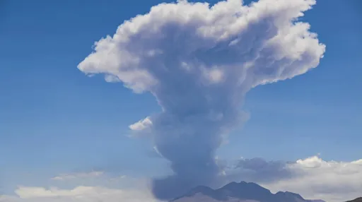 智利火山噴6千公尺高灰柱 地震也跟著來