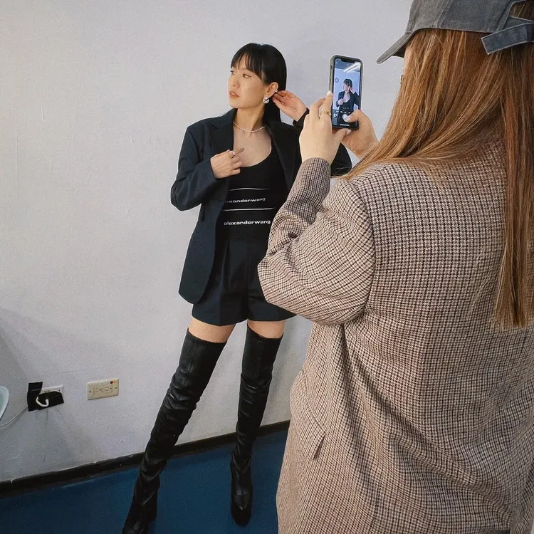 孫盛希的惹火造型壓過所佩戴的閃耀De Beers鑽飾。翻攝shishi_sun IG