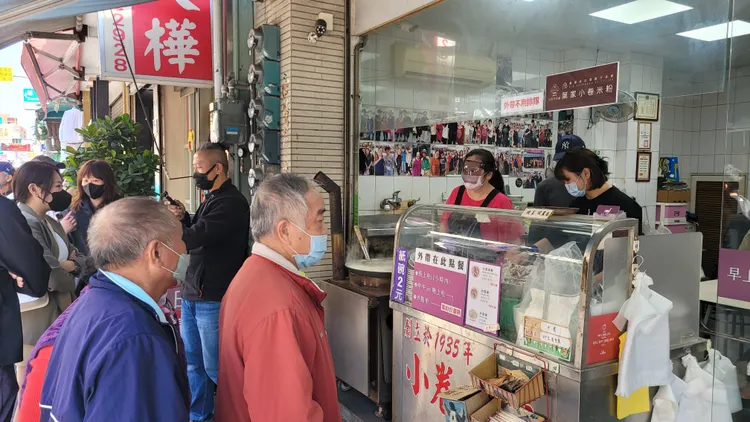 不少老顧客並不知道業者明年元旦起要店休。劉榮輝攝