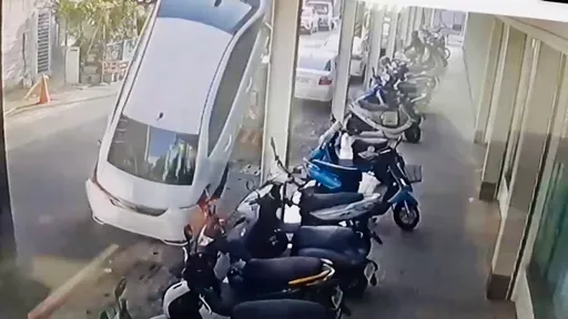 驚險車技片!台南婦開著開著「走上鋼索」垂直90度 落地側翻轟巨響