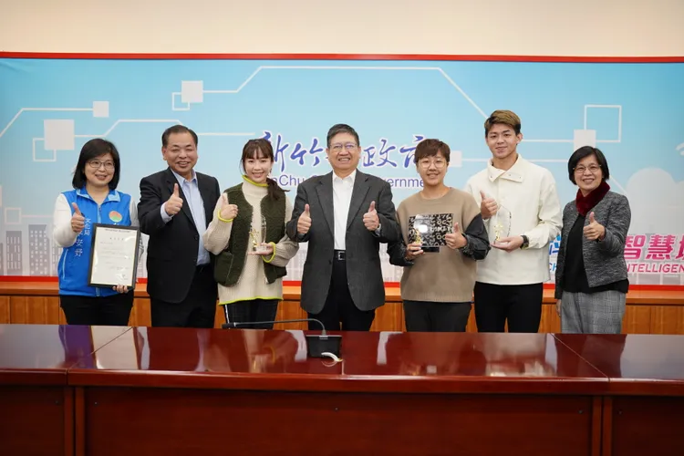 艸雨田舞蹈劇場2022 最新製作《逐流》，同樣邀請劉奕伶擔任客席藝術總監，持續以身體視角探索新竹地區在地脈動。新竹縣政府提供