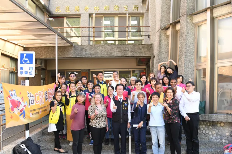 美國官員及學者參訪秀林鄉衛生所。花蓮縣政府提供