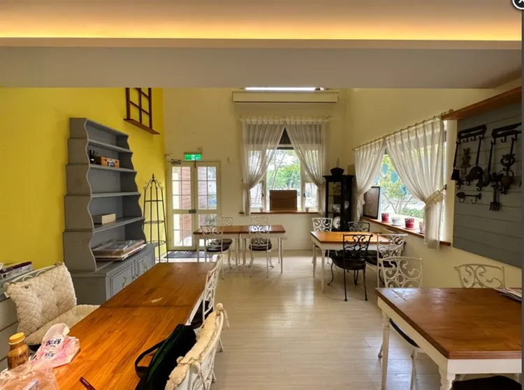 全屋兩層樓，室內走的是歐風精緻裝潢。房仲提供