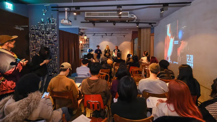 Tizzy Bac今天舉行聽歌會。相信提供