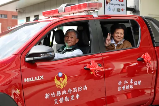 賣麵存小錢行大善!麵店老闆捐消防勘查車背後有洋蔥 只因當年目睹這慘案