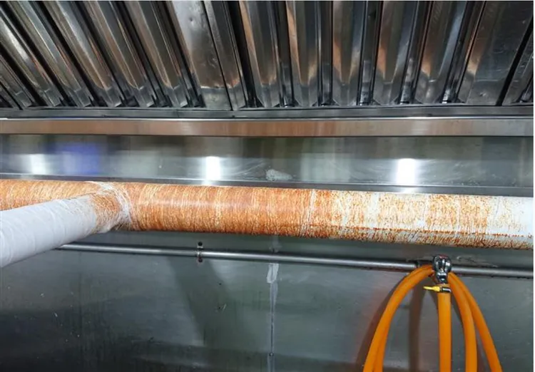 烹調區管路污漬。翻攝食藥粧地圖