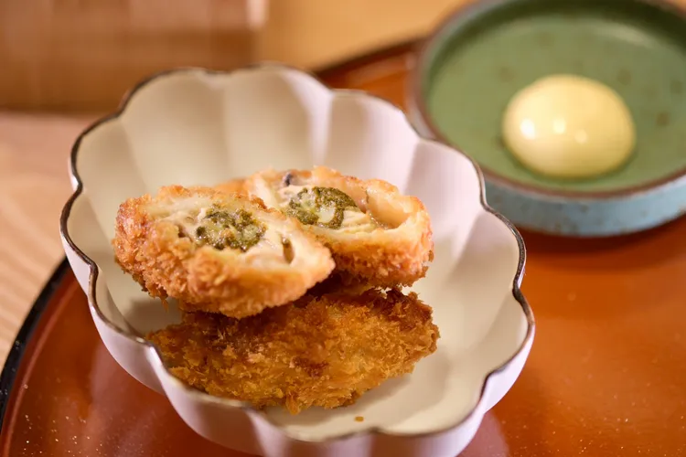 唐揚日式牡蠣選用進口廣島牡蠣，炸功得宜因此Q嫩帶汁。陳志淵攝