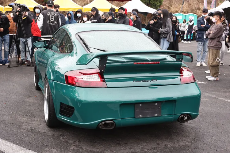 原本的動力系統經重新打造，推估輪上馬力高達600匹。翁玉信攝