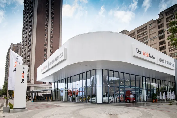 福斯原廠認證中古車推行以來，便以德國專業技術和檢驗標準為訴求，並在全台擁有9大展示中心。業者提供