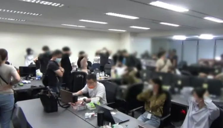 警方大舉出兵，在台中七期一處商辦內，破獲日商線上簽賭集團。讀者提供