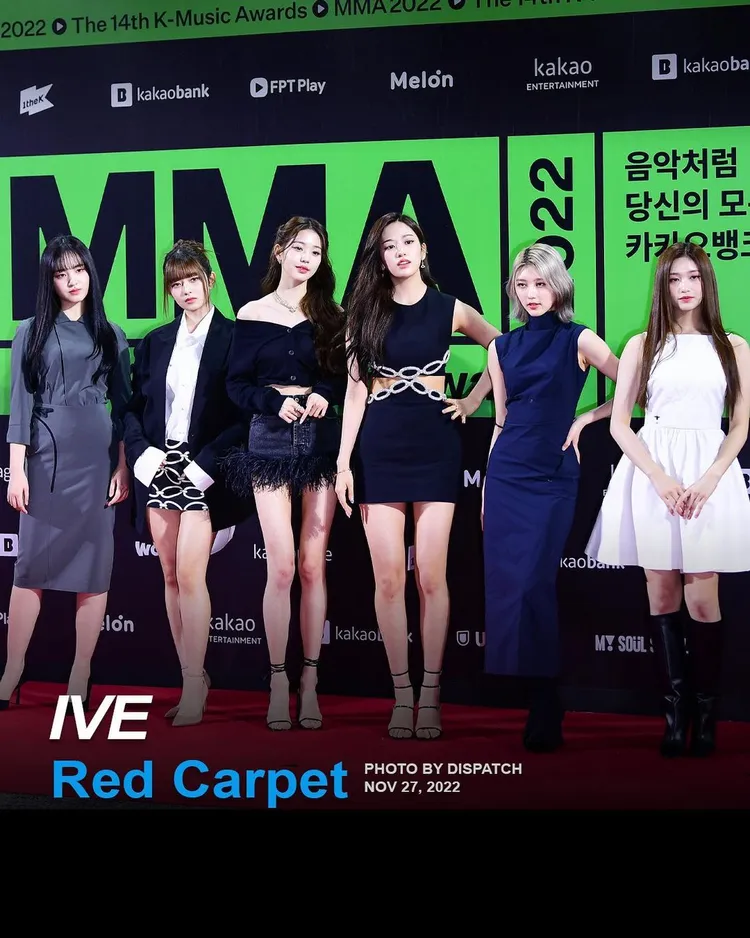 安俞真（右三）穿上同件洋裝，纖腰加美腿絲毫不遜於身邊的時尚寵兒張員瑛（左三）。翻攝dispatch IG