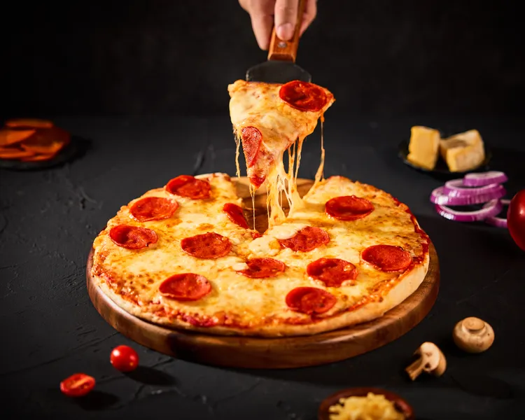 8 人以上免費招待12吋紐約風味Pizza。 業者提供