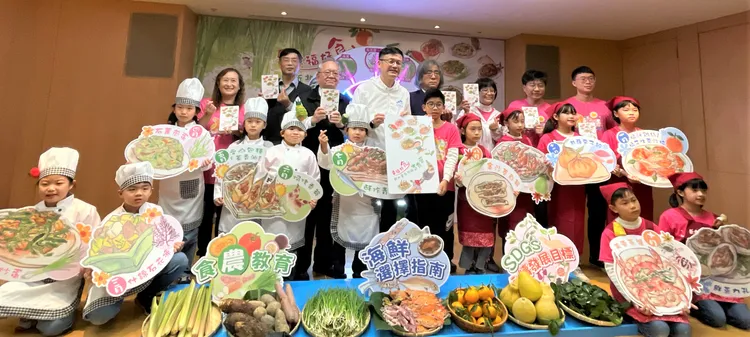 「幸福好食 新北當令低碳吉食曆」發表會大合照。新北市府提供