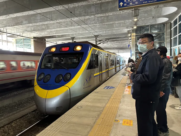 台鐵局長杜微視察元旦連假疏運情形。台鐵提供