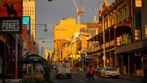 7男押2女停車場樓梯間「輪姦30分鐘」　她逃走又回來被淫辱