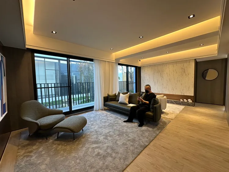 格局配置有著濃厚美式美學，48坪縱深尺度，配置雙主臥格局，配有3套式衛浴。王鈞生攝