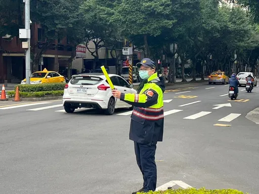 元旦3天連假車流增　北市警超前部署！100處重要路口加強疏導