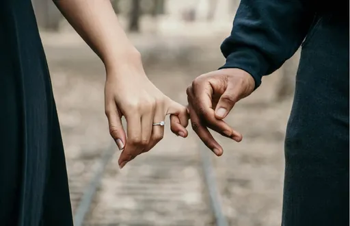 AA男友求婚完討鑽戒錢「轉7萬5給我」！　網驚呆：鬼故事吧