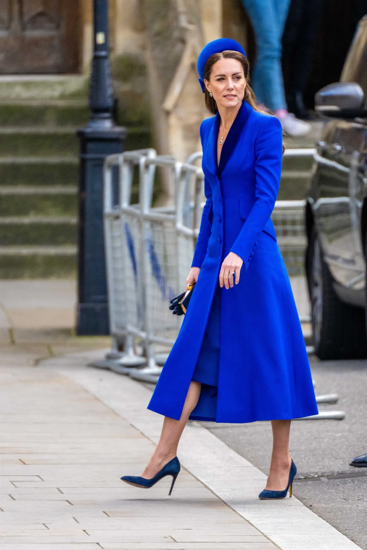 凱特3月出席大英國協日活動，再度穿愛牌Catherine Walker的大衣式洋裝，價格約11萬元。達志