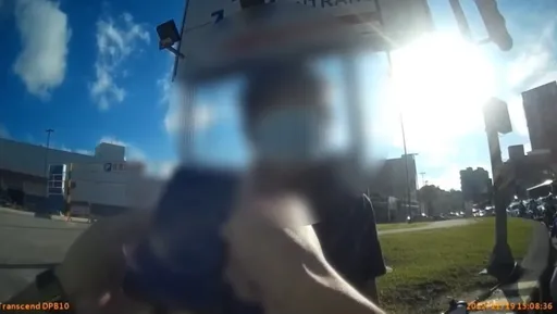 通緝犯騎車闖紅燈被警攔 謊報身分很會演!遭識破還想逃GG了