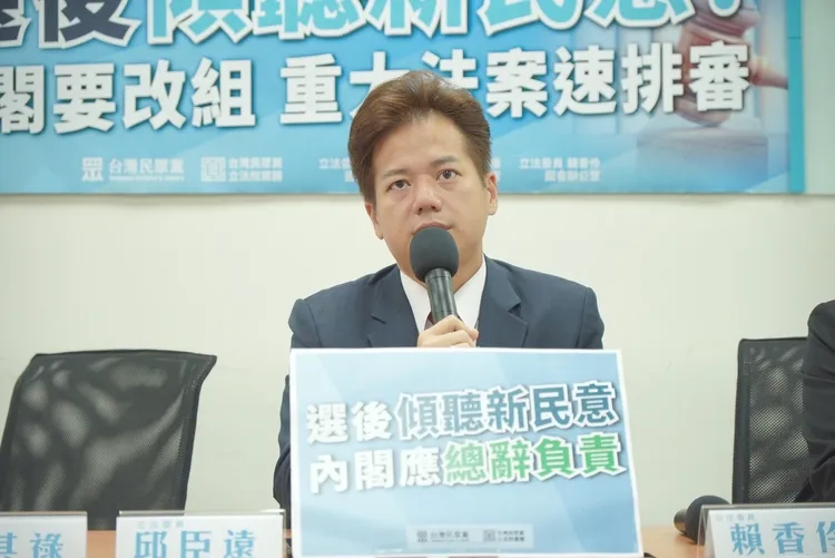 邱臣遠直言民進黨今年選舉大敗，一點都不讓人意外，他要蘇貞昌別戀棧，應該率團隊總辭。民眾黨提供