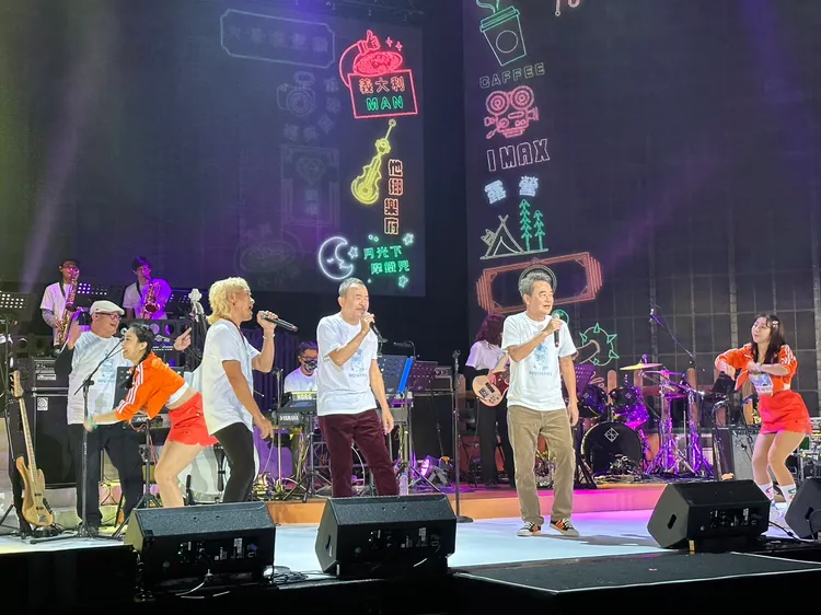 陳昇今彩排時，在台上又唱又跳。林丞偉攝