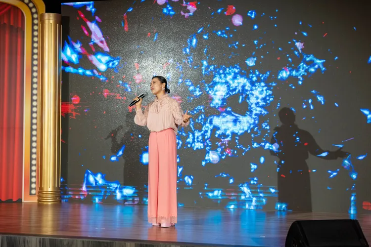 丁噹現場演唱。年代提供