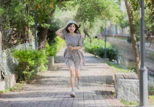 網紅小玉慘了!偷臉賣A片 判賠黃捷、「千年一遇美女」空姐各100萬