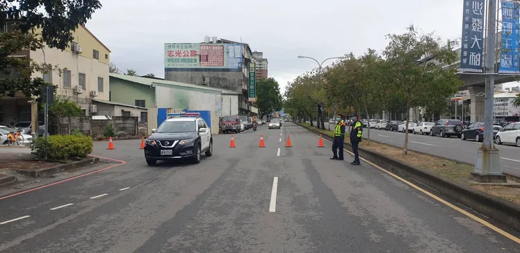 警方到場進行交通管制。讀者提供