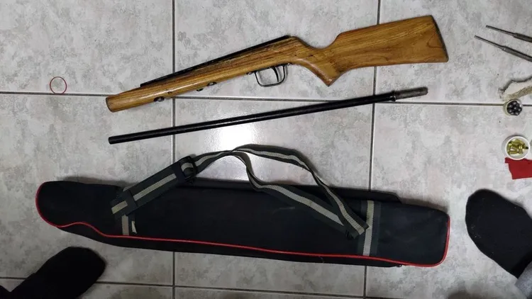 警方在田男家中發現作案用的槍枝。資料照