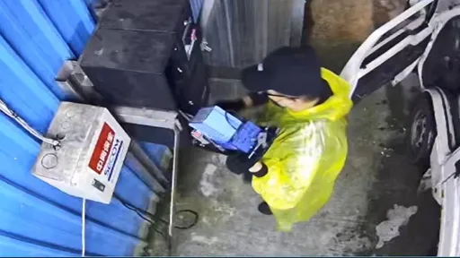 半夜穿雨衣來洗車!自助洗車場兌幣機零錢遭竊 警逮2男法辦