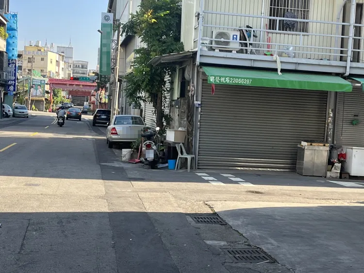 台中市都發局表示，騎樓若有涉違建該局均將依相關規定辦理。周庭慶攝