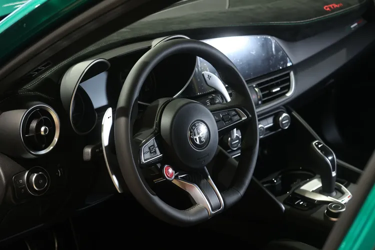 內裝格局基本上與QV車款相同。翁玉信攝