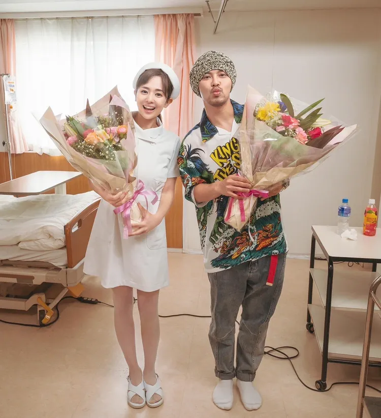 黃明志（右）動用所有關係，終於如願找來蒼井空合作。翻攝黃明志臉書