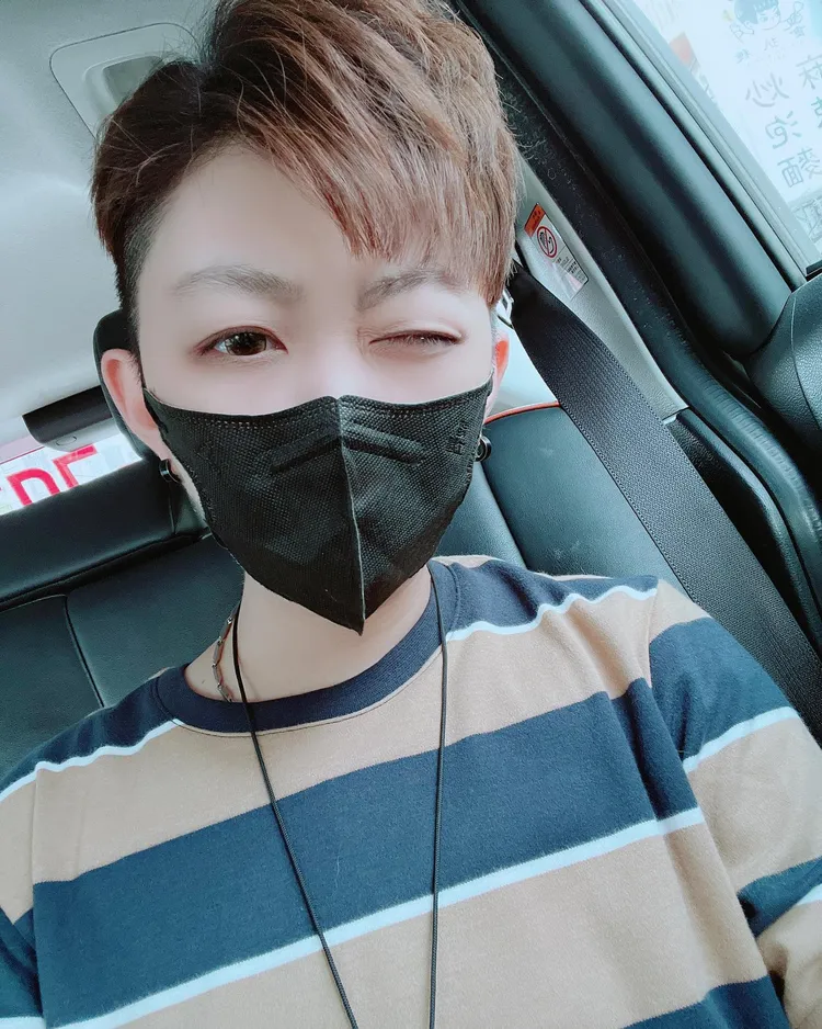 華華今天宣布離婚。翻攝自華華臉書