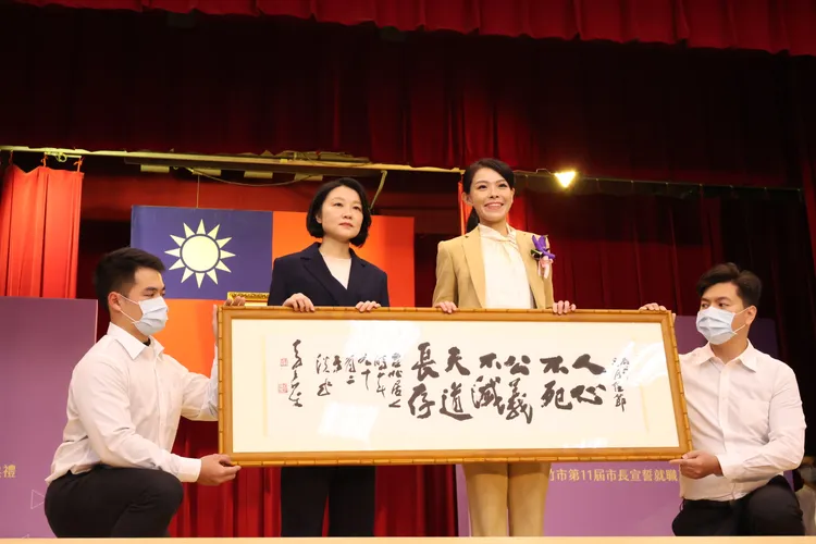 新竹市副市長由高等檢察署檢察官蔡麗清（左）出任。黃羿馨攝