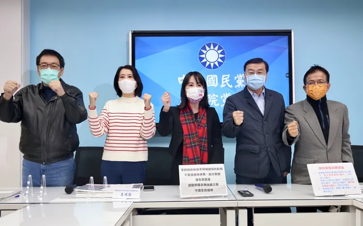 國民黨團今召開記者會，再次呼籲政府發放現金「還稅於民」。林林攝