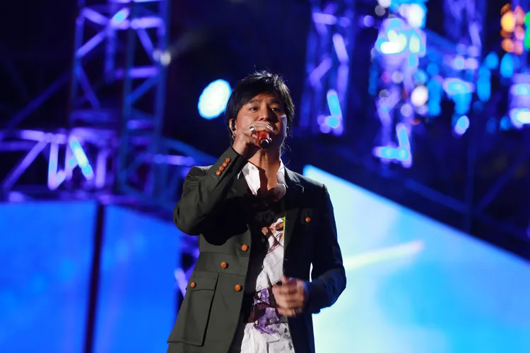 動力火車演唱。