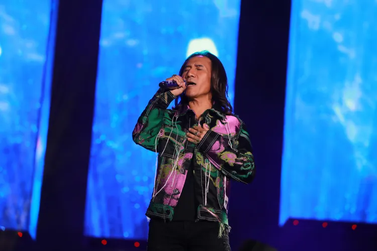 動力火車演唱。