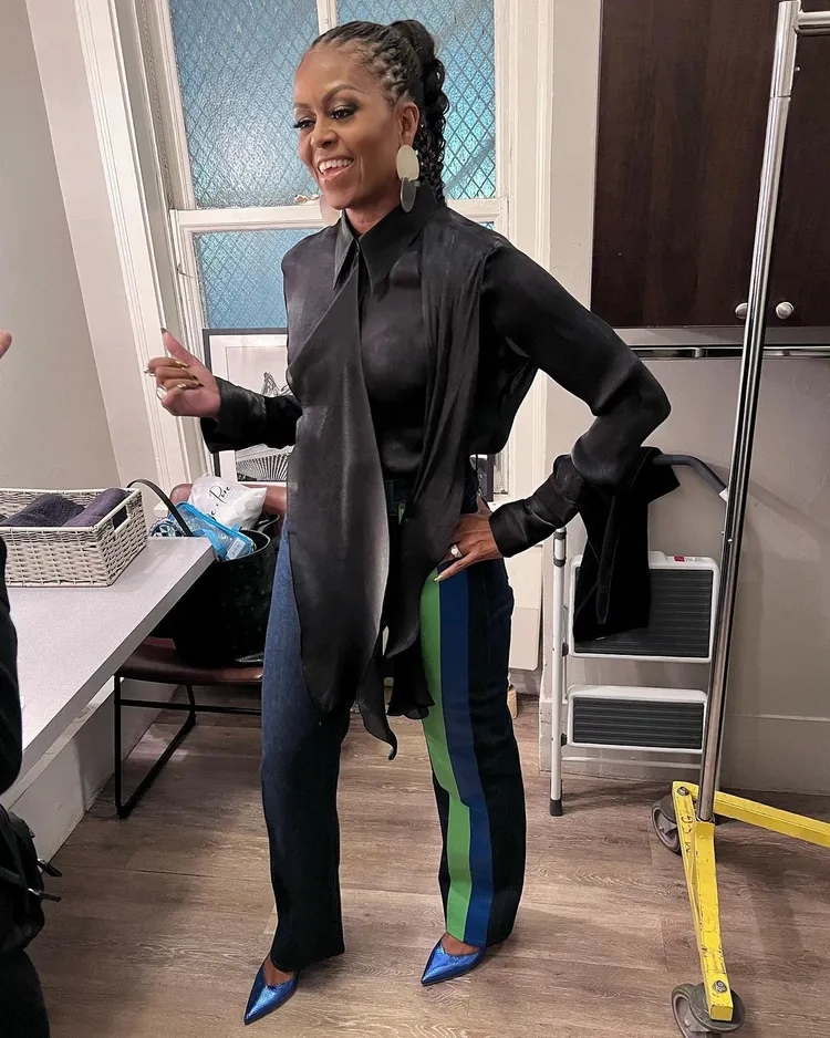 「貝嫂」維多莉亞同名品牌VICTORIA BECKHAM的設計，也出現在蜜雪兒身上。翻攝meredithkoop IG