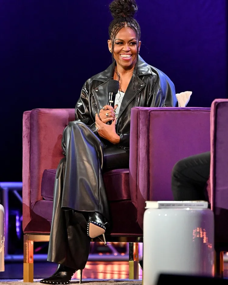 英國設計師品牌Palmer//Harding的皮衣，是蜜雪兒的新歡。翻攝meredithkoop IG