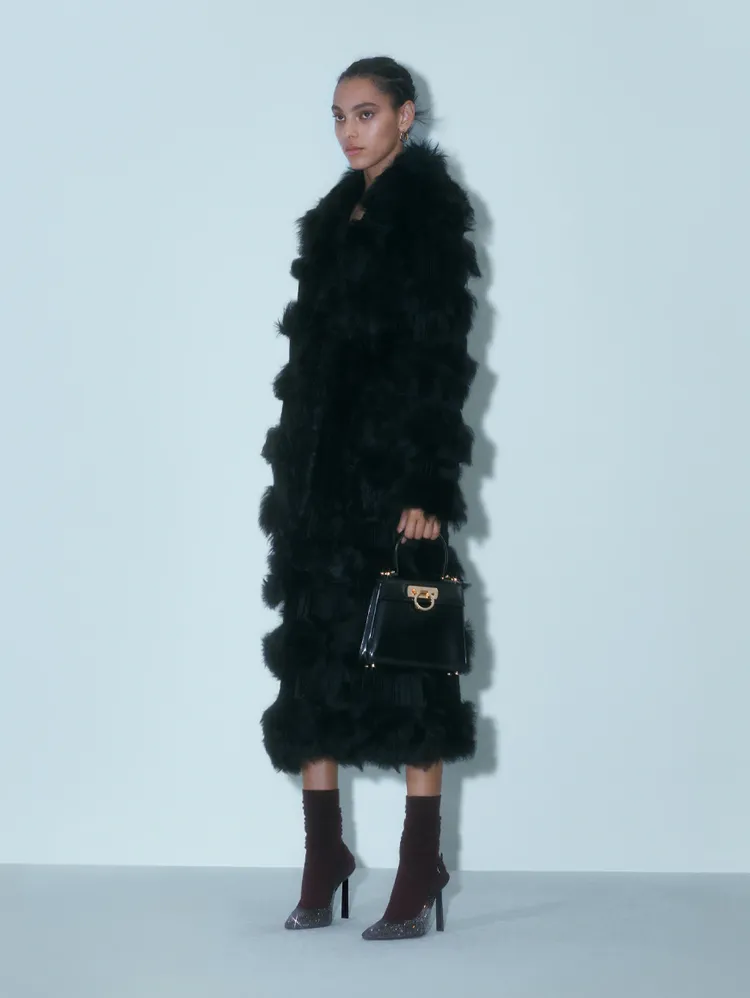 FERRAGAMO 2022 Holiday系列洋溢精緻冷調氣息。品牌提供