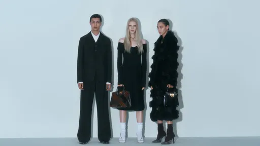 FERRAGAMO佳節獻禮「超冷靜」　奢華包低調釀高雅品味